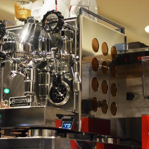 GALLERIA16 | トラットリア クアットロ マーニ82